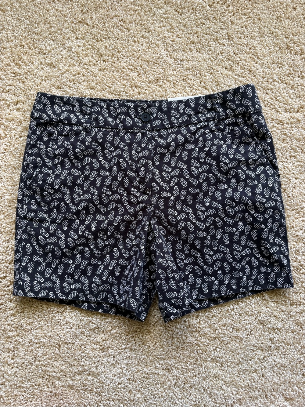 LOFT Outlet Black White Pineapple Print Mid Rise 6”‎ Shorts Size 6 NWT